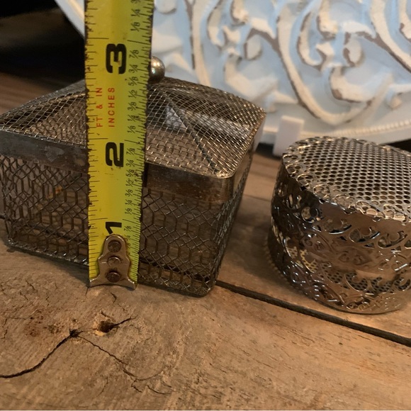 2 Vintage Metal Decorative Boxes~trinket box~Jewelry~farmhouse~Granny core - Picture 8 of 9